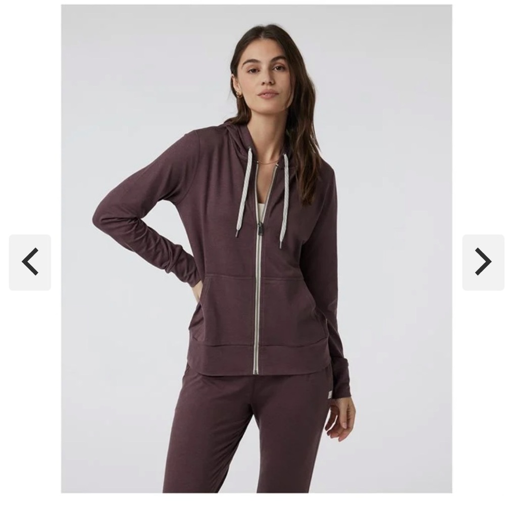 Vuori Performance Hoodie in Elderberry Heather